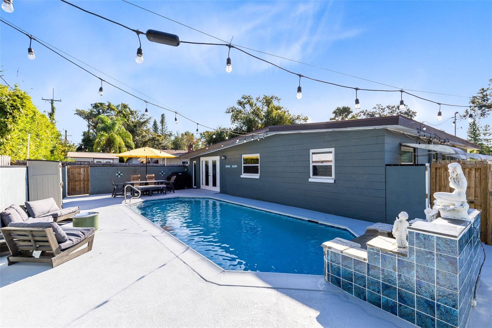 2811 EASTERN PARKWAY