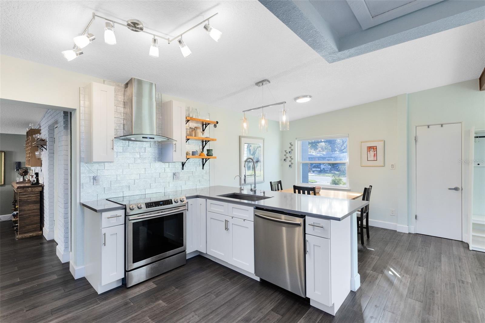 2811 EASTERN PARKWAY