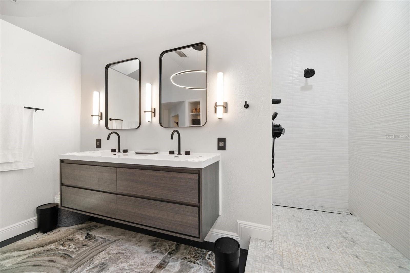 COUNTRY WOODS - Residential