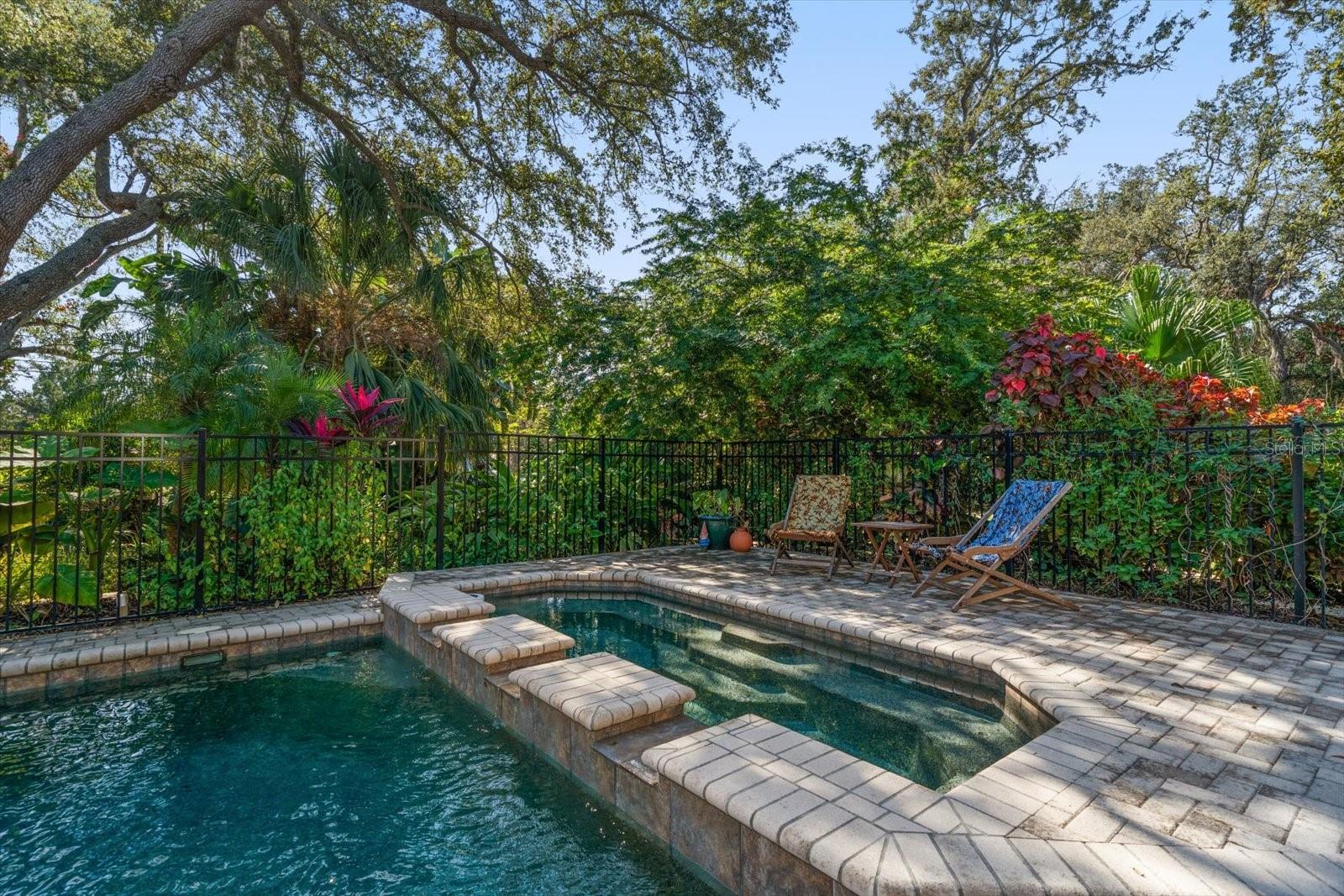 COUNTRY WOODS - Residential