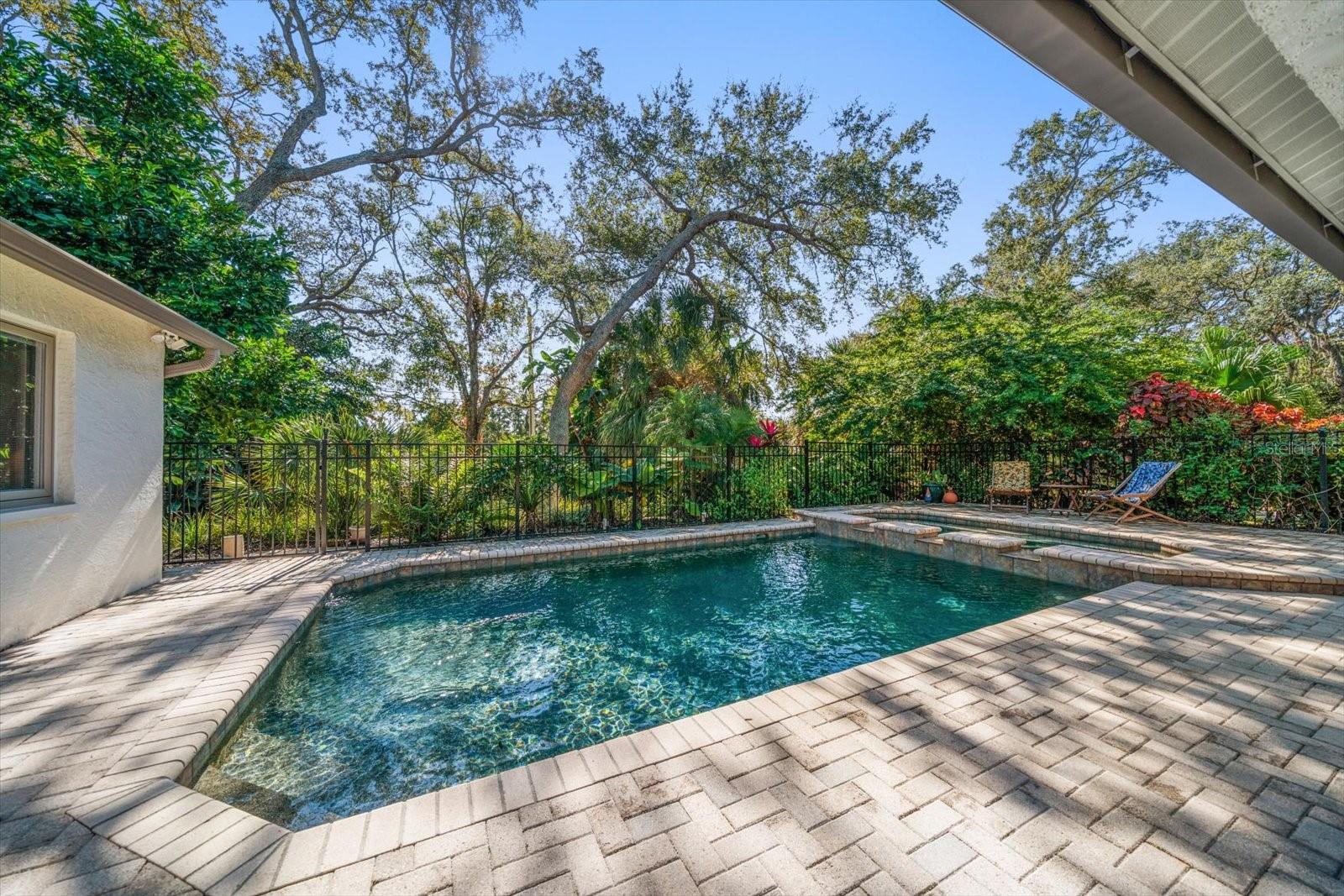 COUNTRY WOODS - Residential