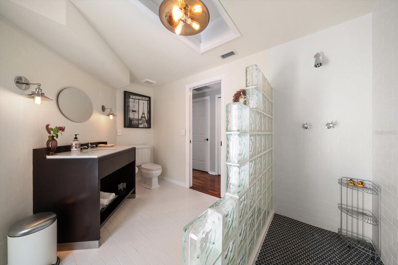 COUNTRY WOODS - Residential