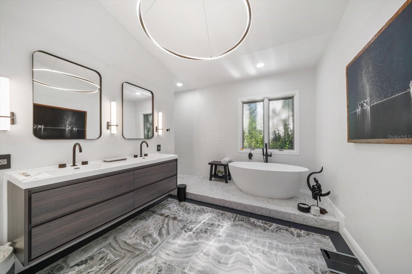 COUNTRY WOODS - Residential