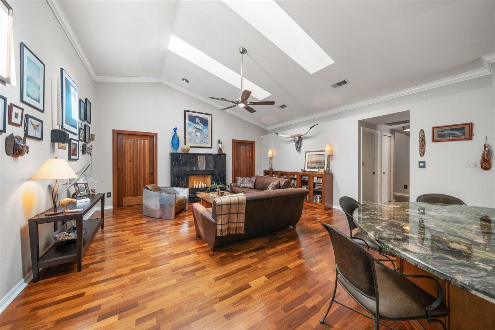 COUNTRY WOODS - Residential