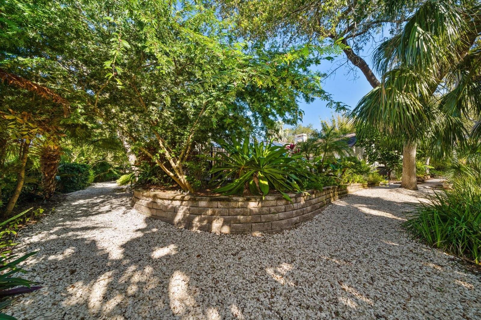 COUNTRY WOODS - Residential