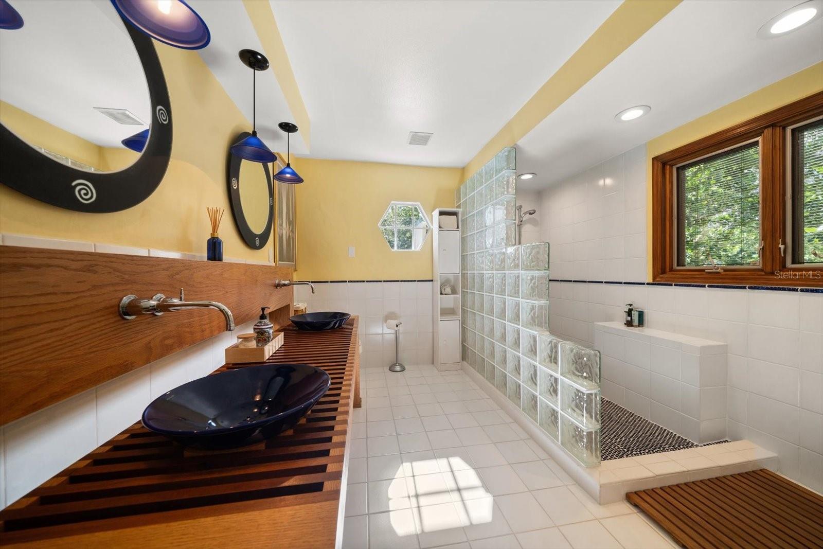 COUNTRY WOODS - Residential