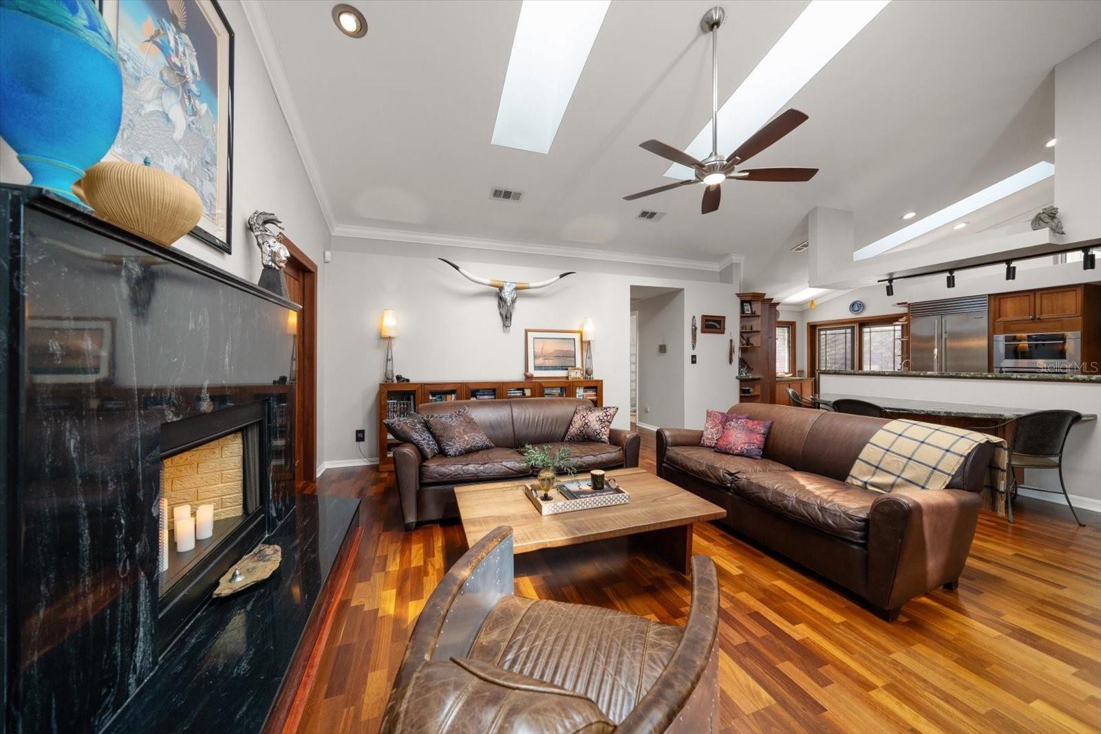 COUNTRY WOODS - Residential