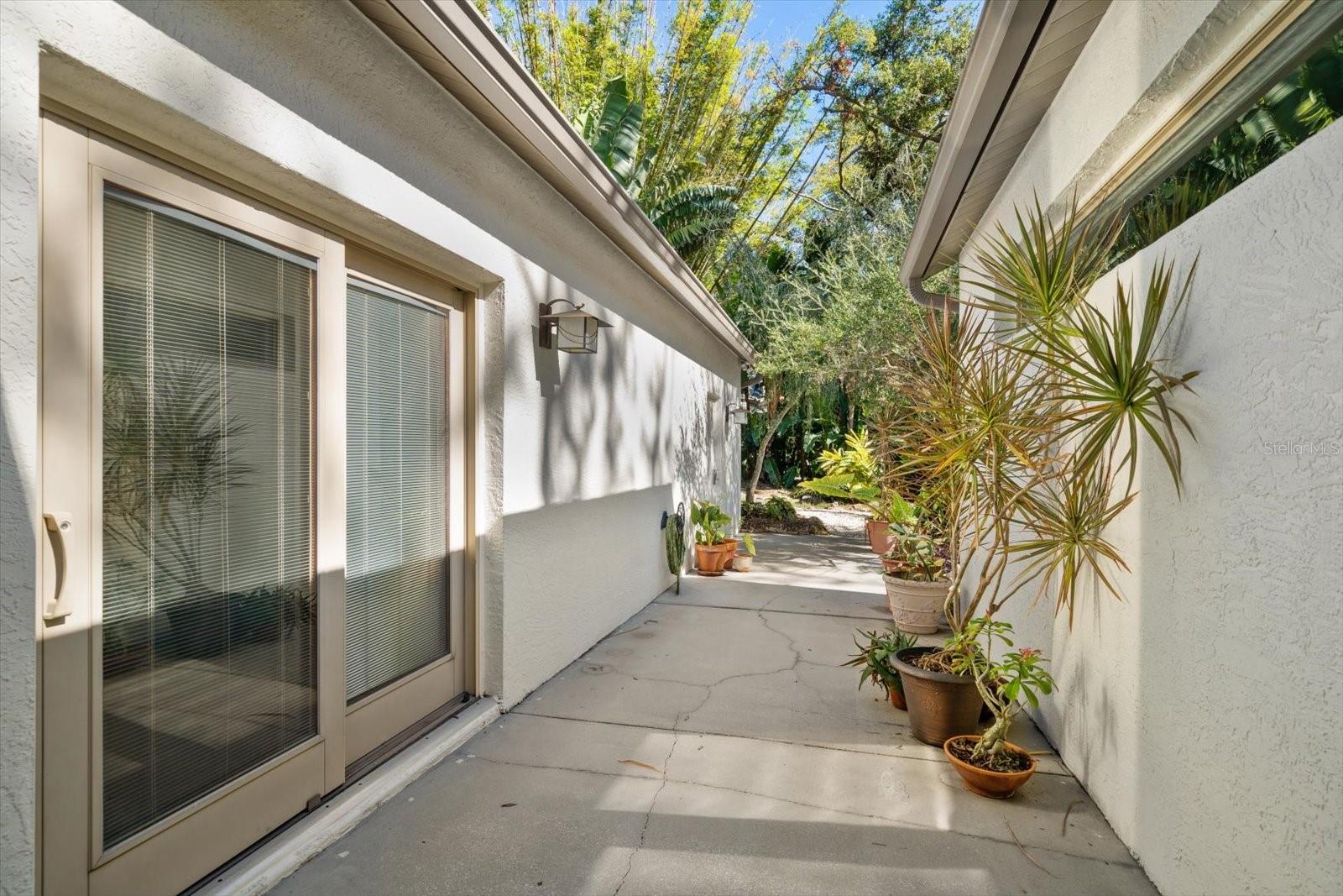 COUNTRY WOODS - Residential