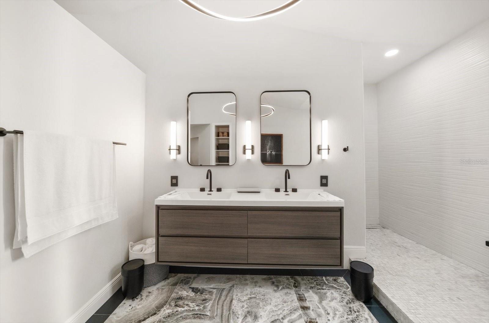 COUNTRY WOODS - Residential