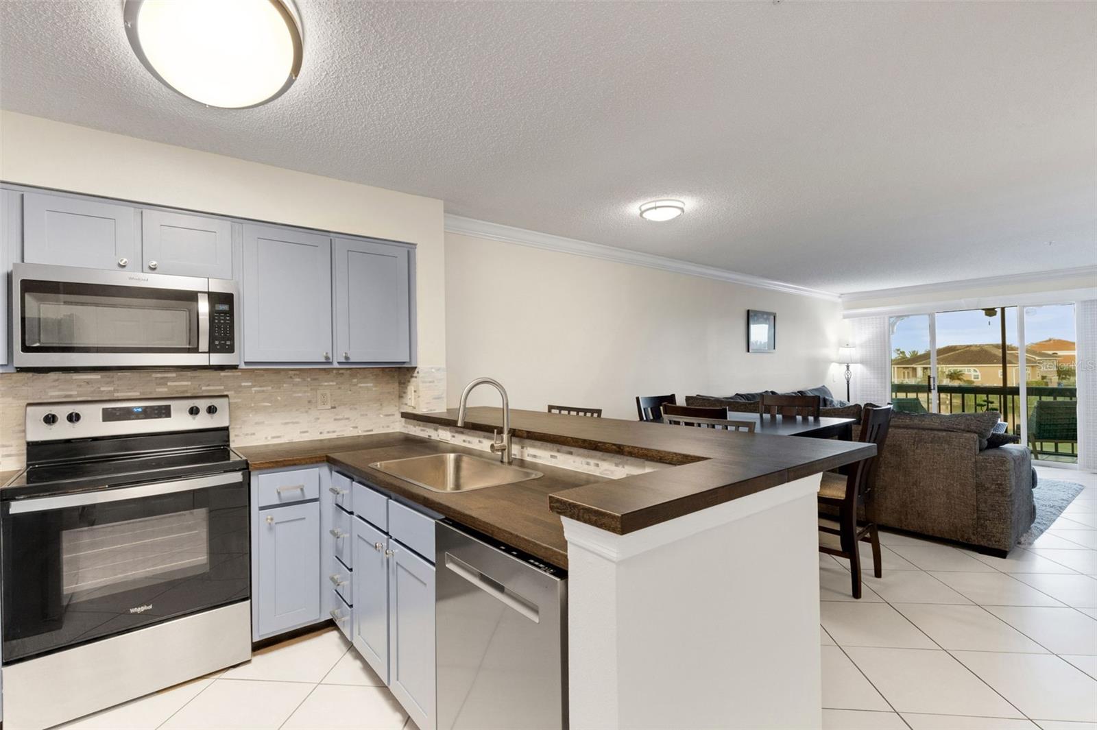 2400 FEATHER SOUND DRIVE 924