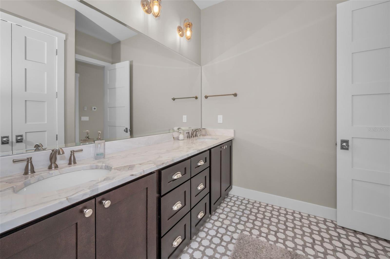 LONE PALM BEACH 4TH ADD - Residential