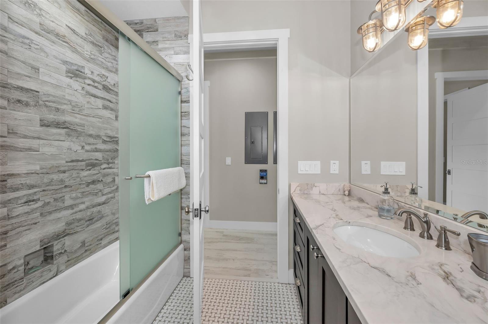 LONE PALM BEACH 4TH ADD - Residential