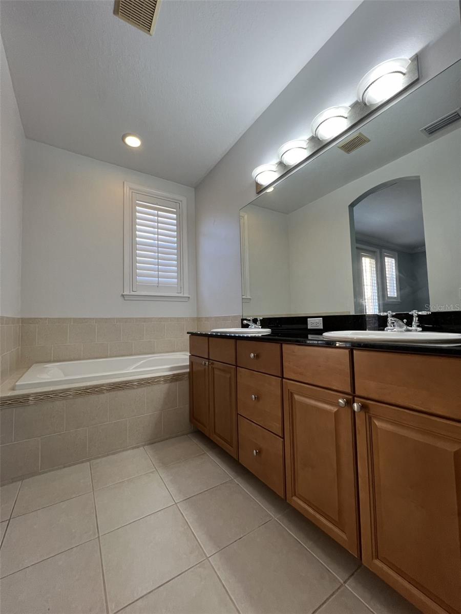 HANSEN MANOR TWNHMS - Residential Lease