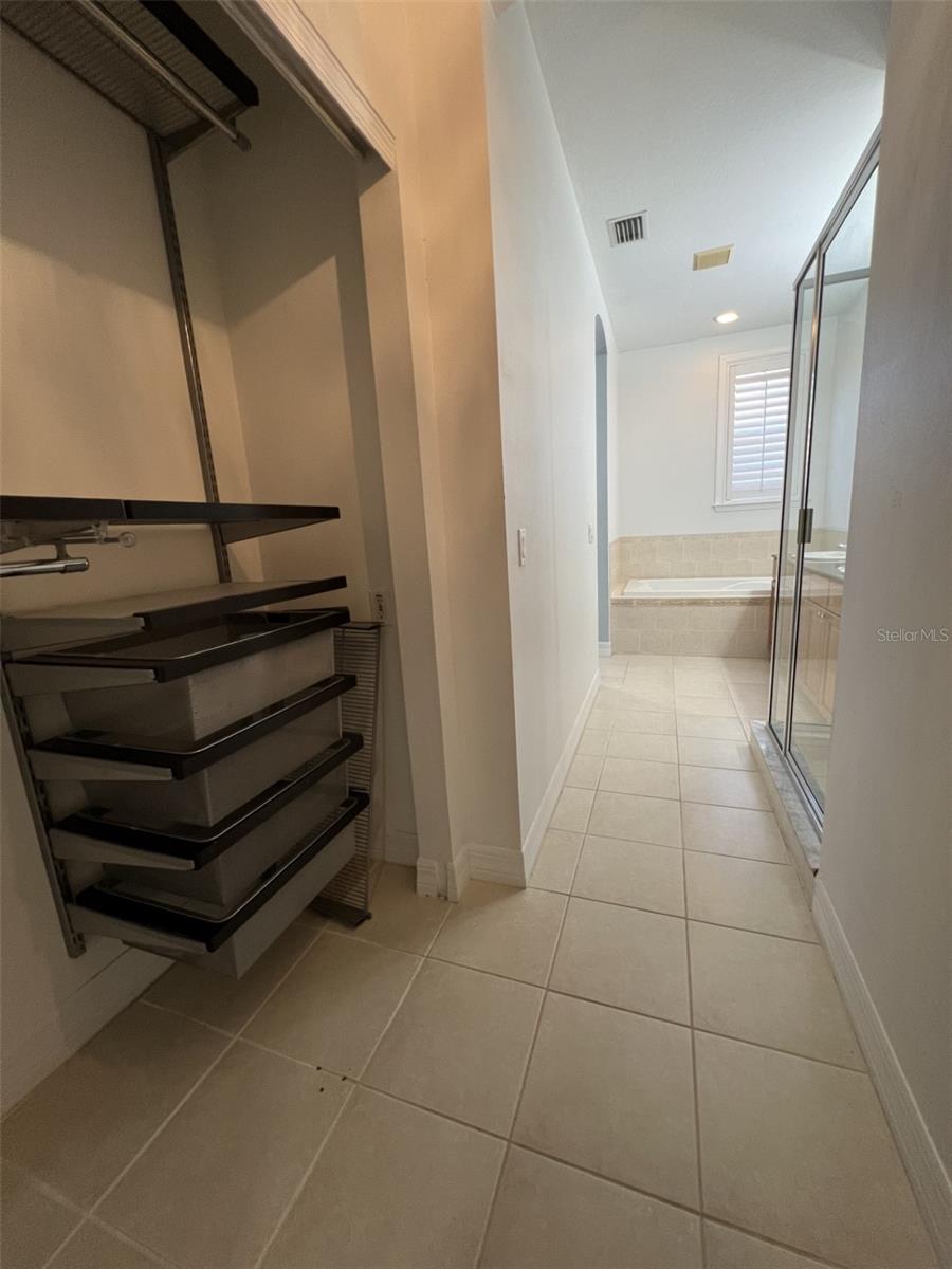 HANSEN MANOR TWNHMS - Residential Lease