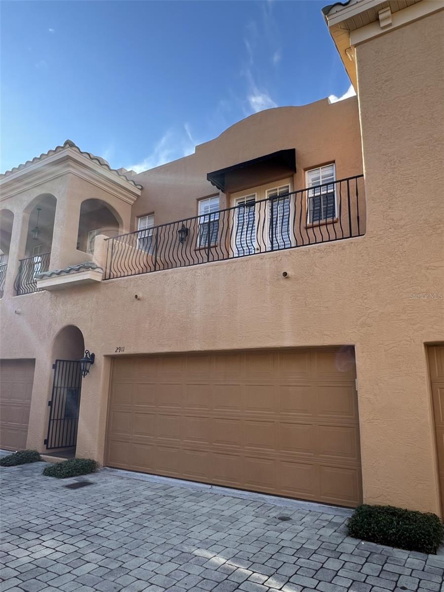 HANSEN MANOR TWNHMS - Residential Lease