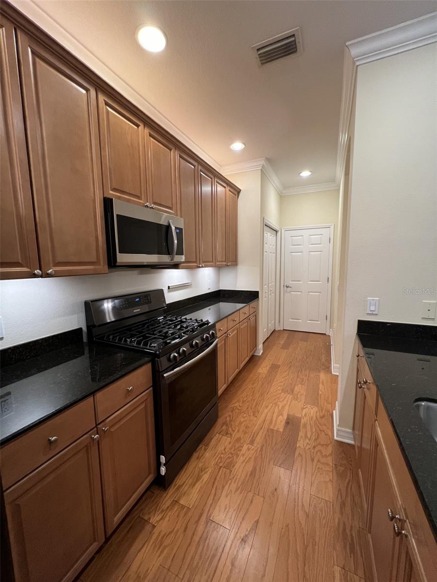 HANSEN MANOR TWNHMS - Residential Lease