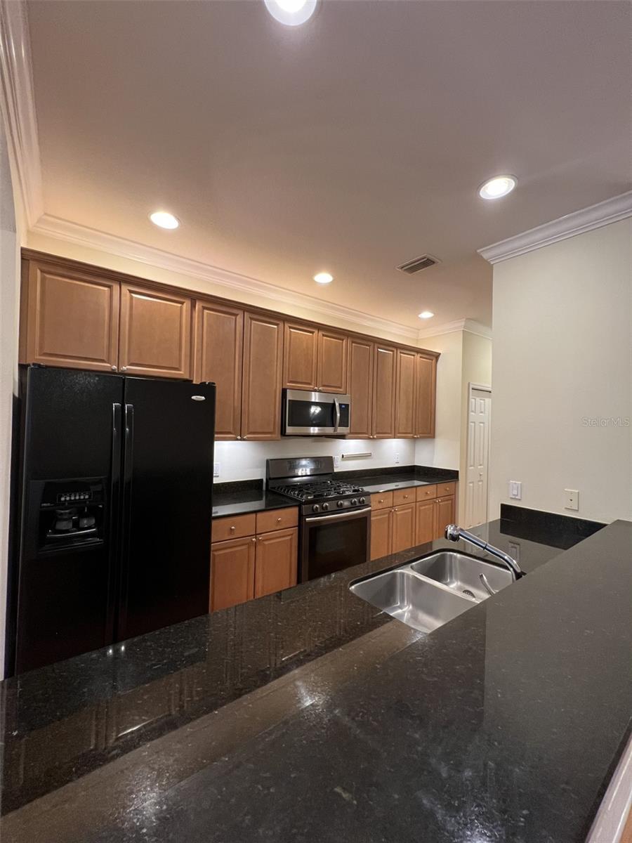 HANSEN MANOR TWNHMS - Residential Lease