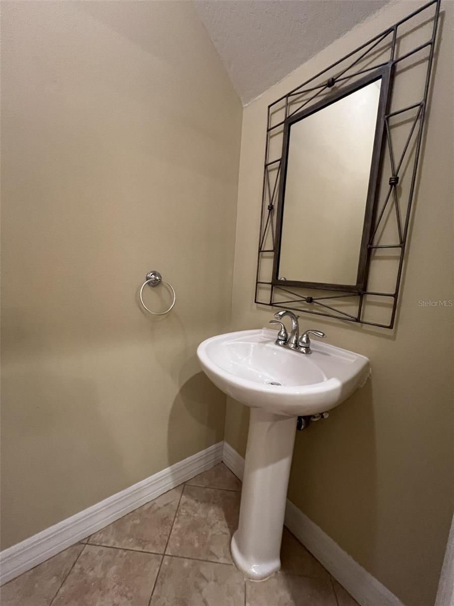 HANSEN MANOR TWNHMS - Residential Lease