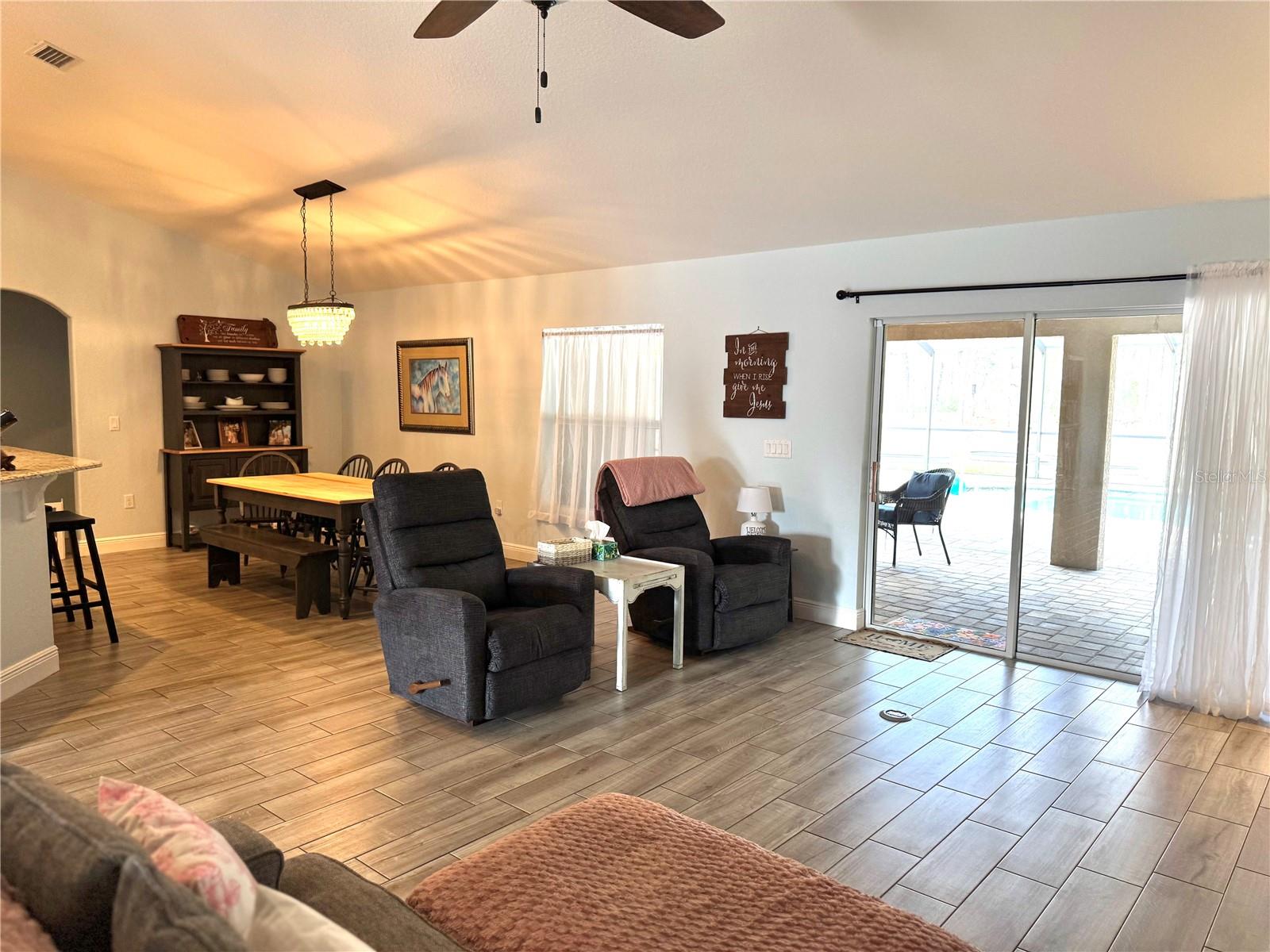 4911 N VALLEY TERRACE