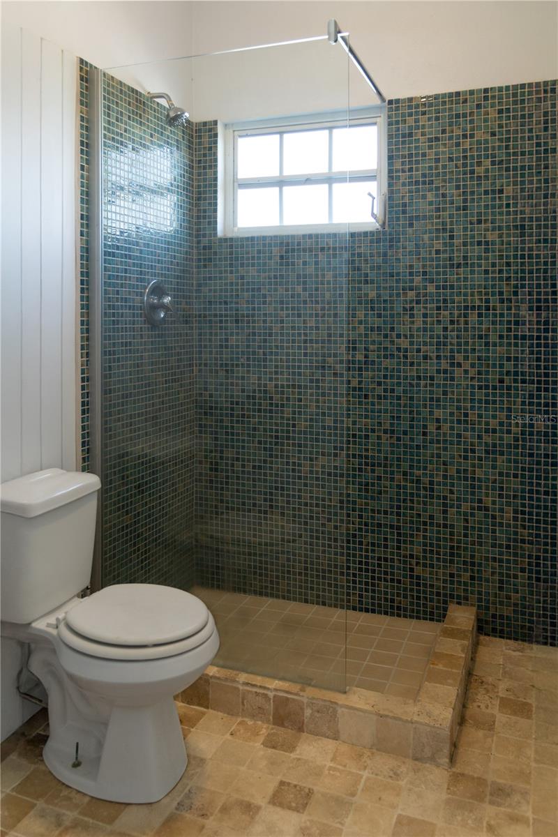 BO. LEGUILLOW, SECTOR MAMBICHE - Residential