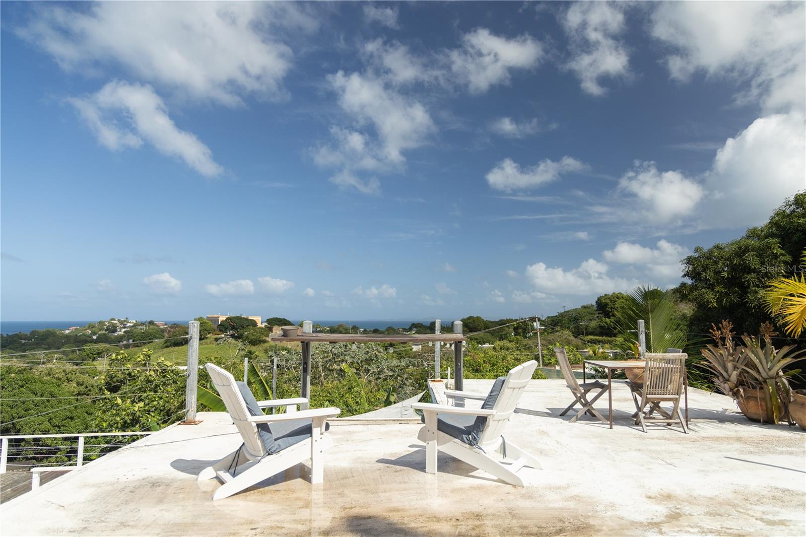 BO. LEGUILLOW, SECTOR MAMBICHE - Residential