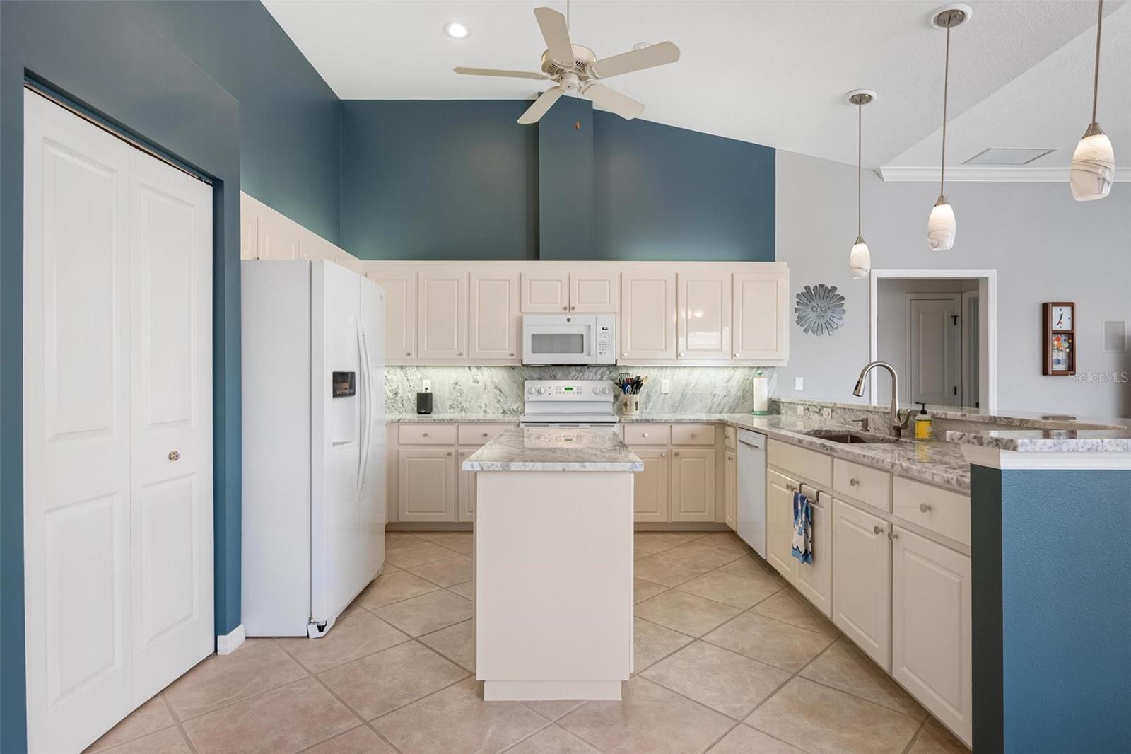 THE LAKES OF JACARANDA - Residential