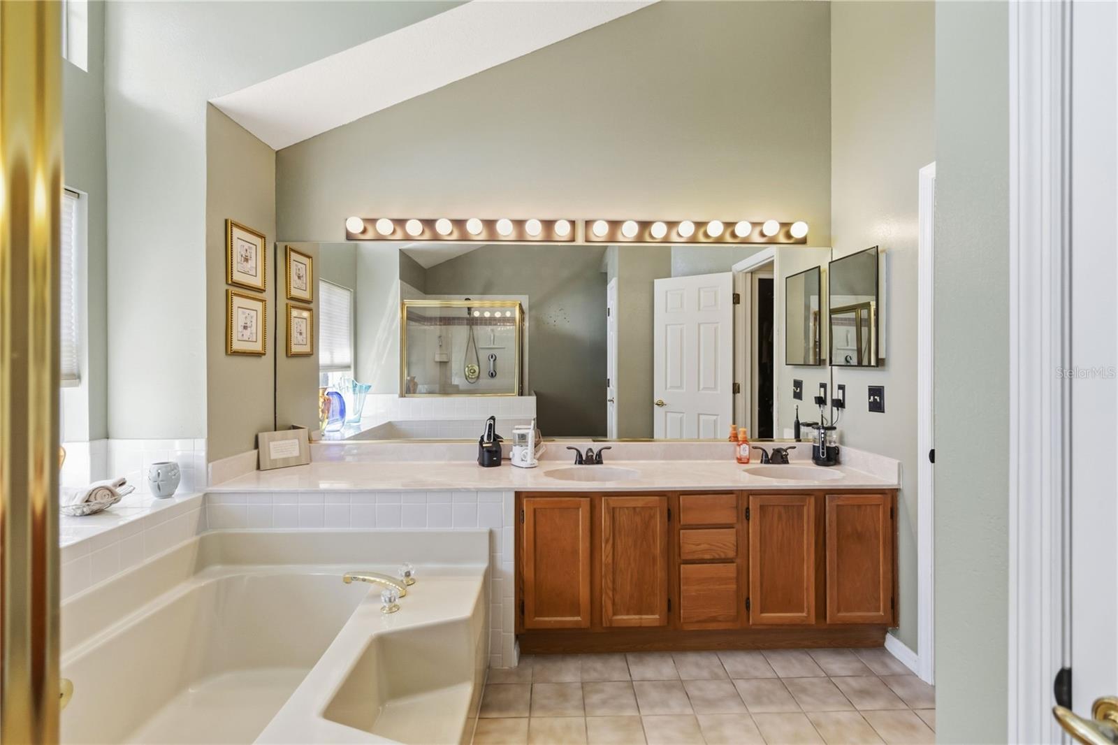 LEXINGTON CLUB - Residential