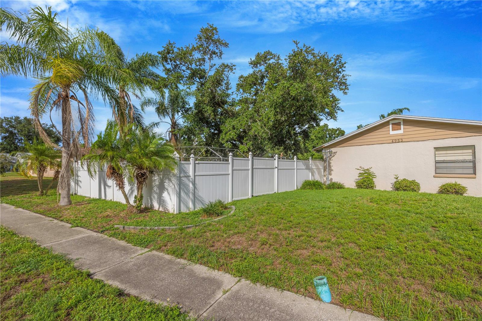 4953 PENNSBURY DRIVE