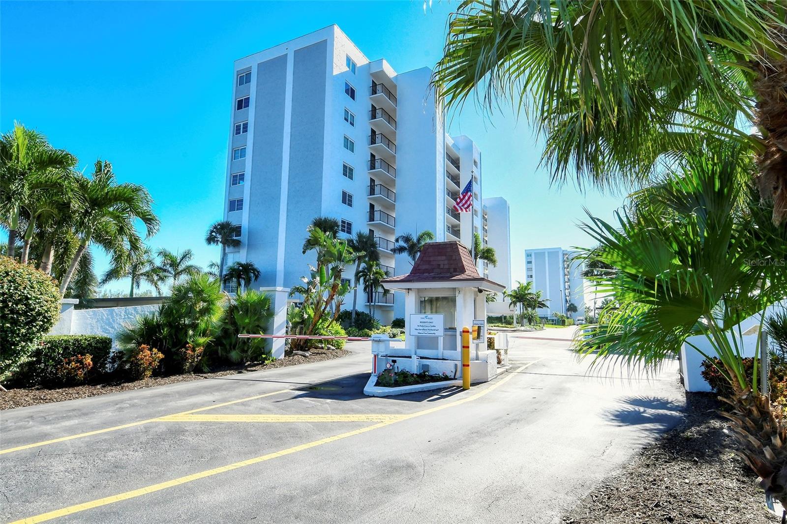 POINTE ON MIDNIGHT PASS - Residential