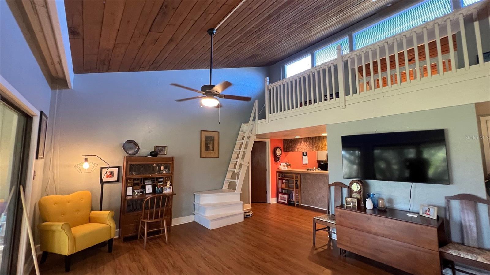 GRENELEFE ABBEY COURT CONDO UNIT 01 PH 0 - Residential