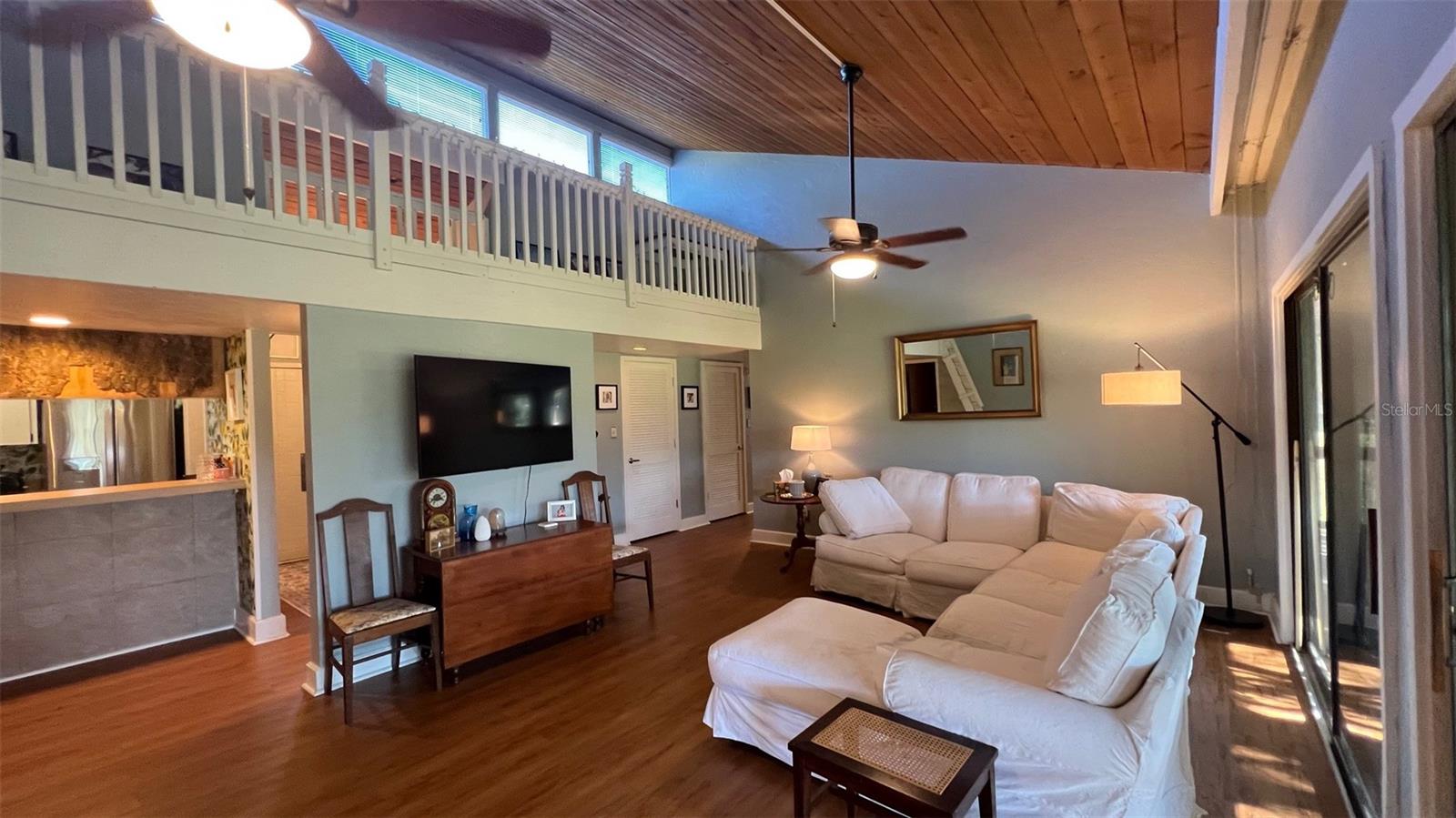 GRENELEFE ABBEY COURT CONDO UNIT 01 PH 0 - Residential