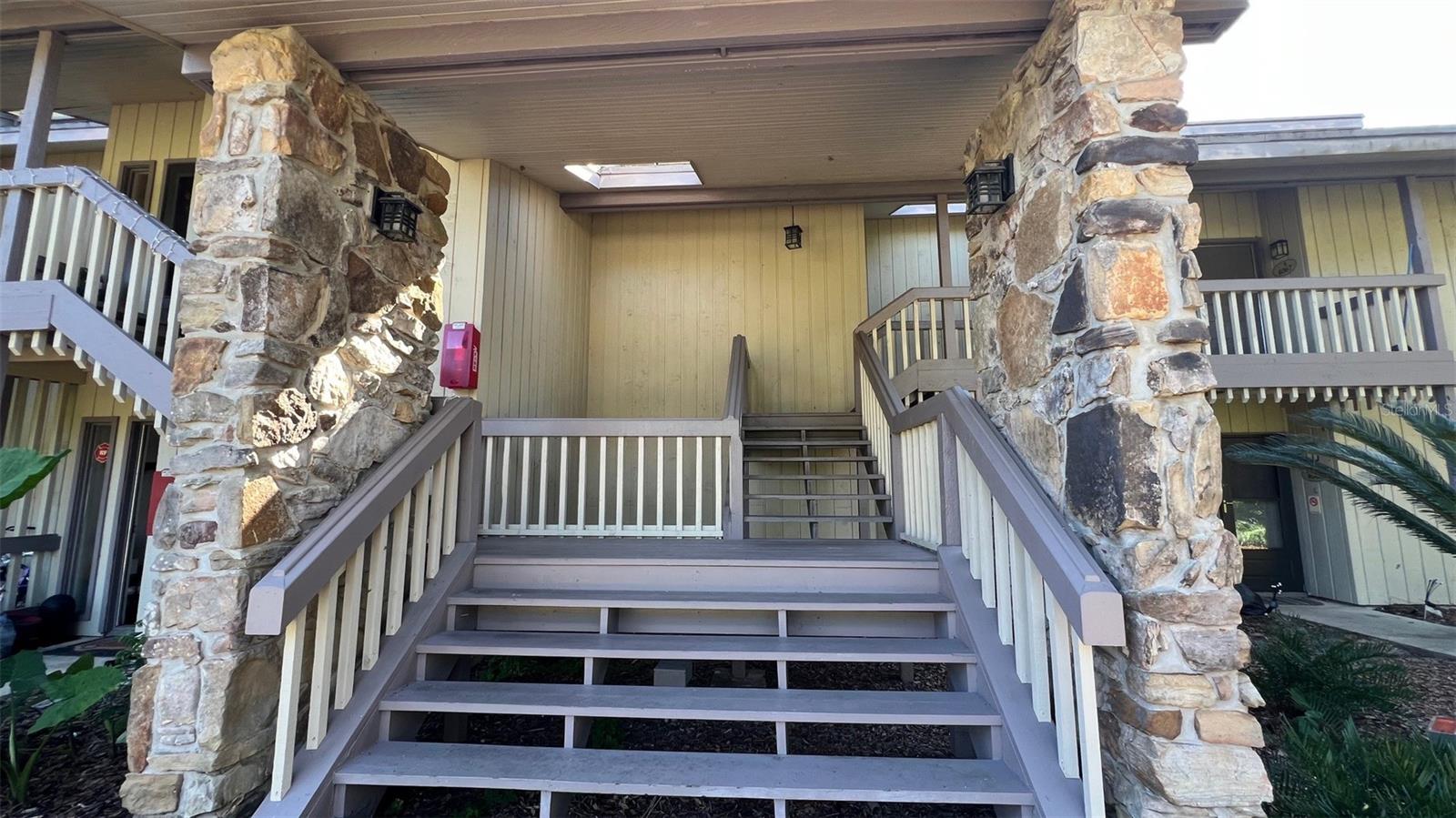 GRENELEFE ABBEY COURT CONDO UNIT 01 PH 0 - Residential