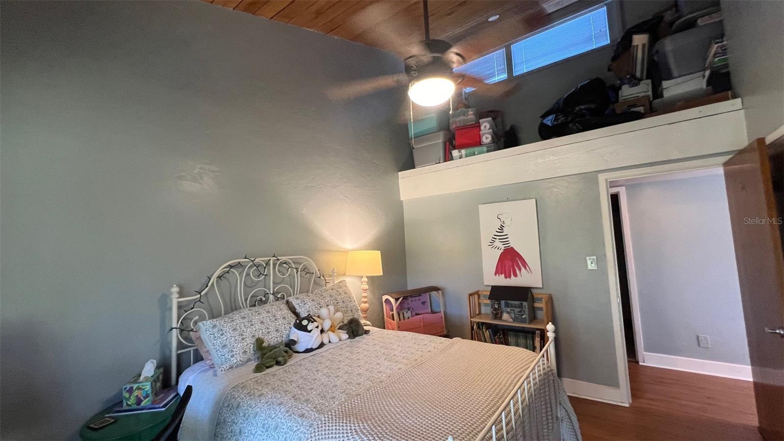 GRENELEFE ABBEY COURT CONDO UNIT 01 PH 0 - Residential