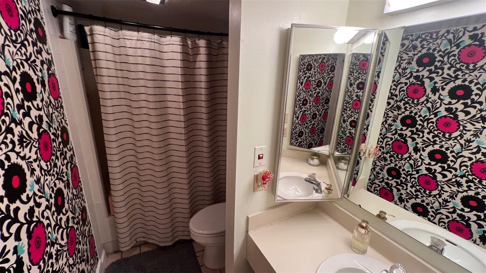 GRENELEFE ABBEY COURT CONDO UNIT 01 PH 0 - Residential