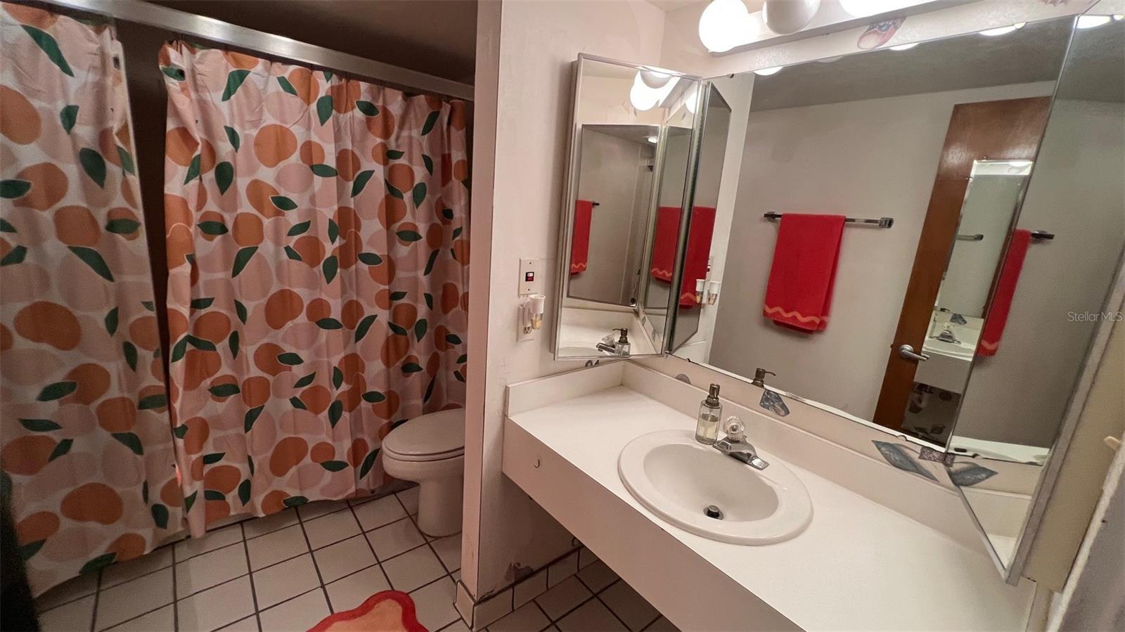 GRENELEFE ABBEY COURT CONDO UNIT 01 PH 0 - Residential