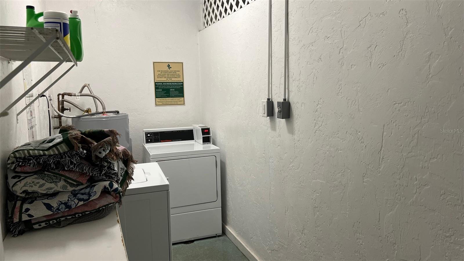 GRENELEFE ABBEY COURT CONDO UNIT 01 PH 0 - Residential