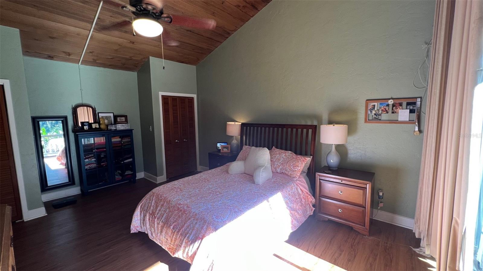 GRENELEFE ABBEY COURT CONDO UNIT 01 PH 0 - Residential