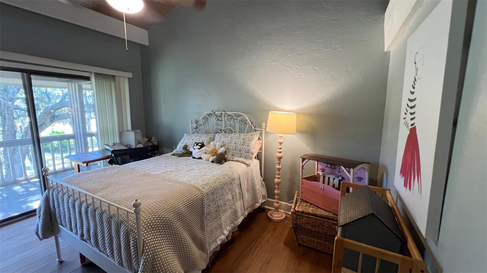 GRENELEFE ABBEY COURT CONDO UNIT 01 PH 0 - Residential