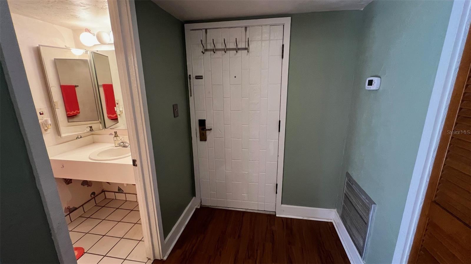 GRENELEFE ABBEY COURT CONDO UNIT 01 PH 0 - Residential