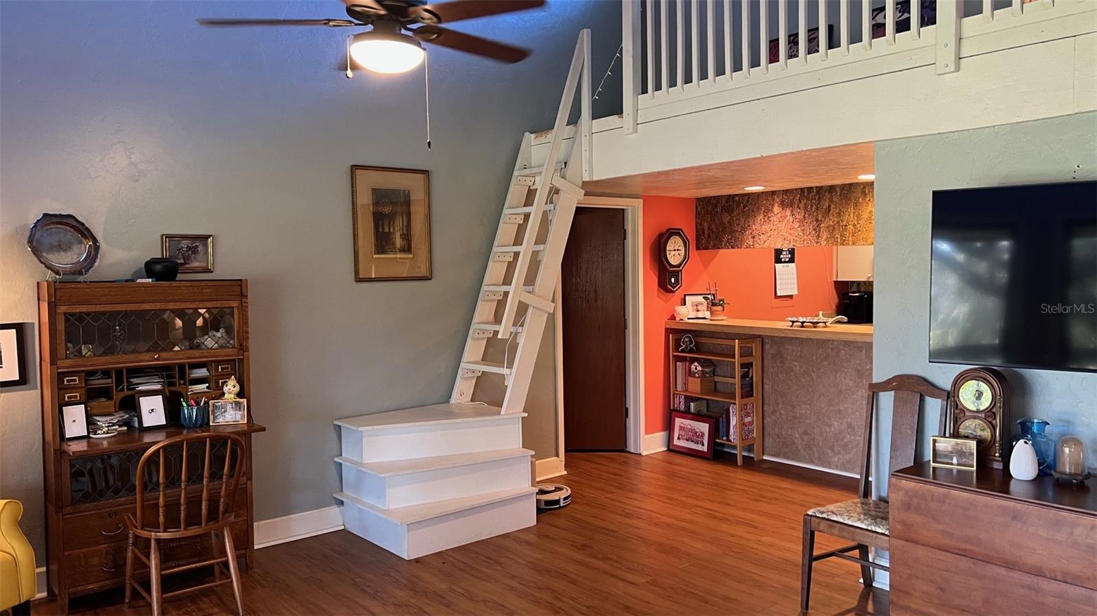 GRENELEFE ABBEY COURT CONDO UNIT 01 PH 0 - Residential