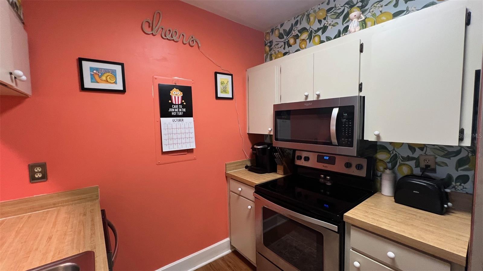 GRENELEFE ABBEY COURT CONDO UNIT 01 PH 0 - Residential