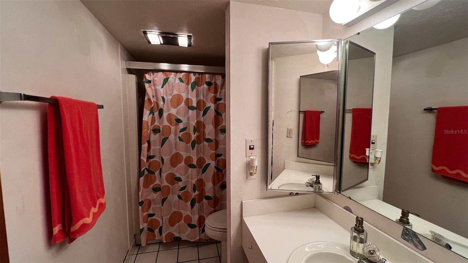 GRENELEFE ABBEY COURT CONDO UNIT 01 PH 0 - Residential