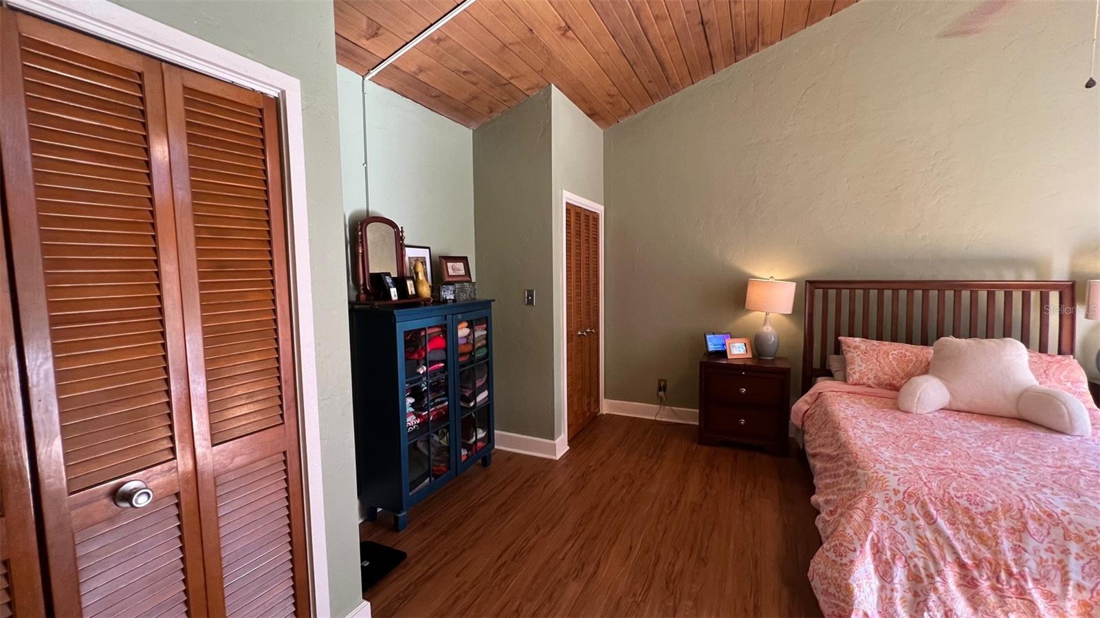 GRENELEFE ABBEY COURT CONDO UNIT 01 PH 0 - Residential