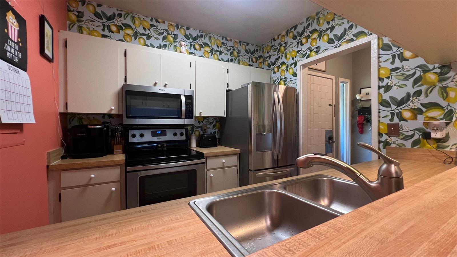 GRENELEFE ABBEY COURT CONDO UNIT 01 PH 0 - Residential