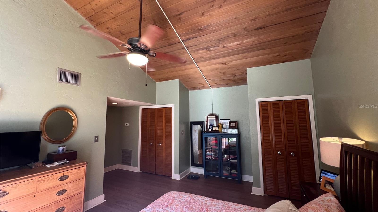 GRENELEFE ABBEY COURT CONDO UNIT 01 PH 0 - Residential