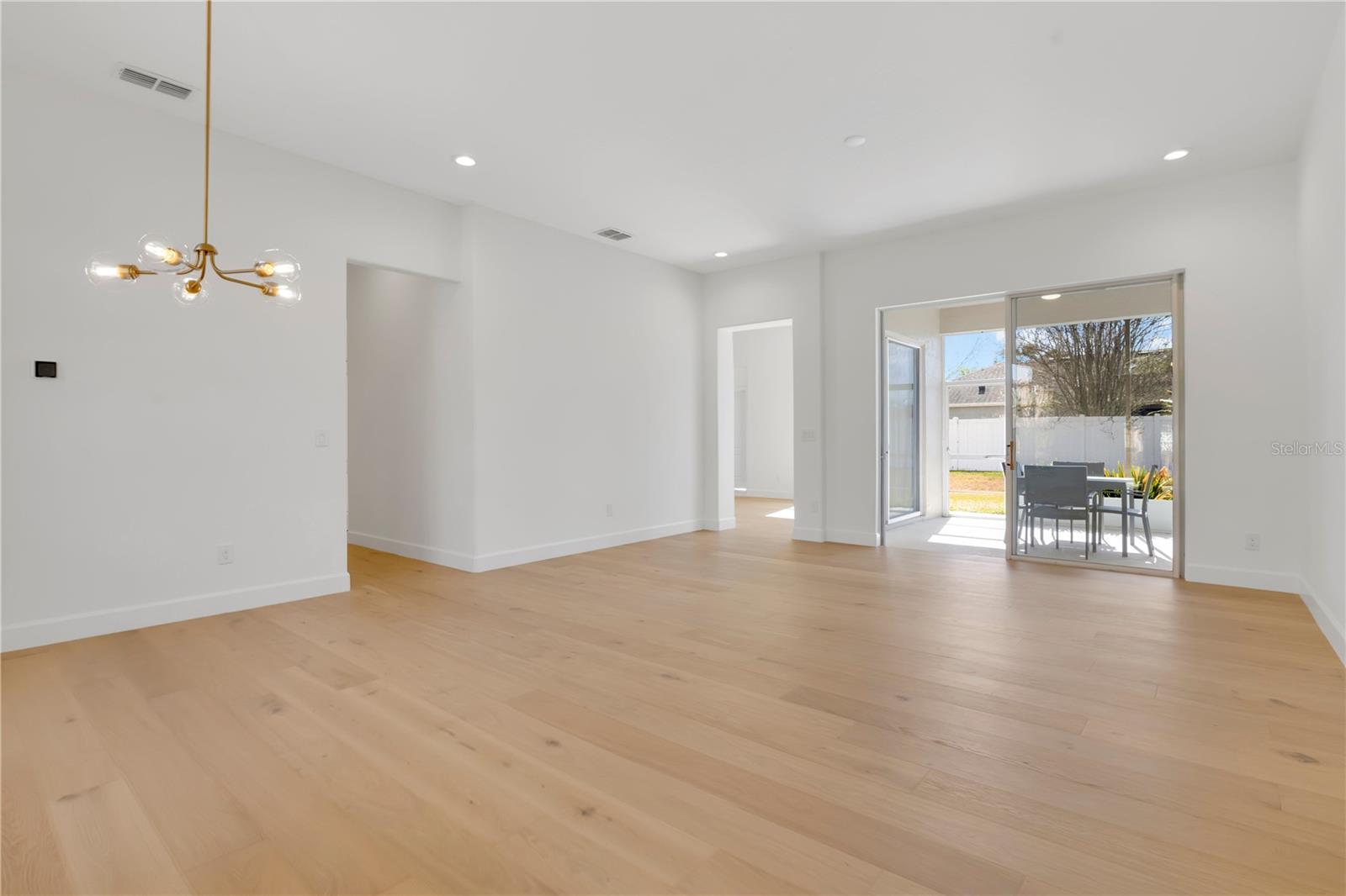 BROOKSTONE 43/47 - Residential