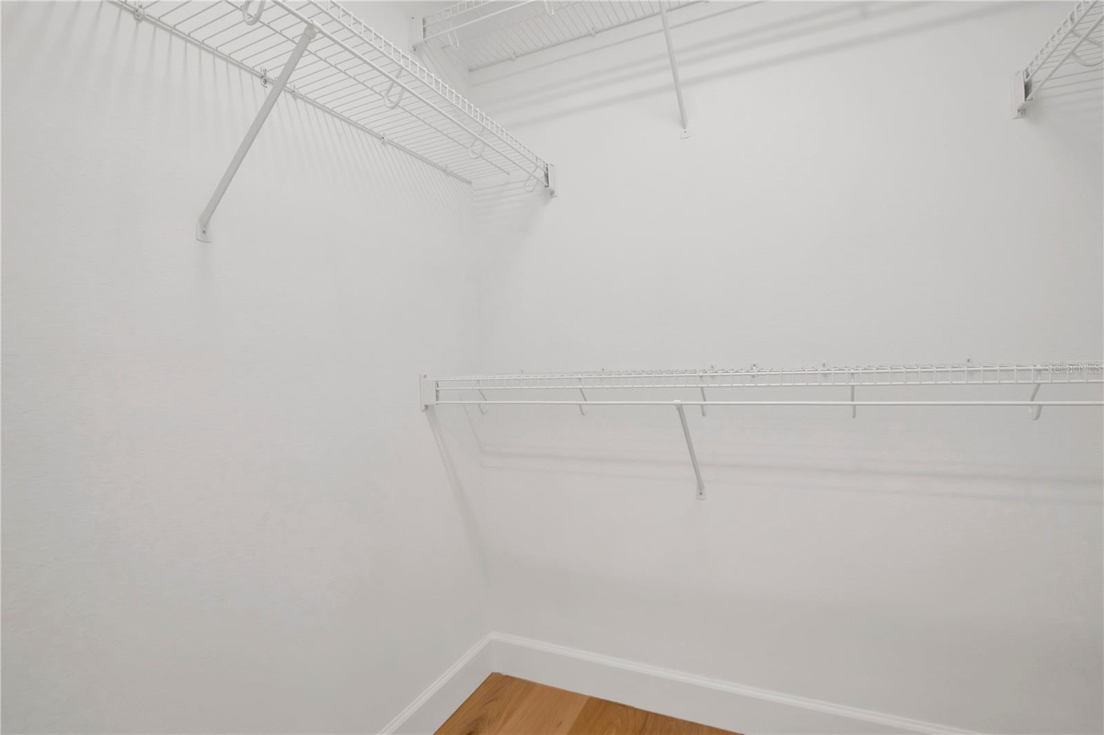 BROOKSTONE 43/47 - Residential