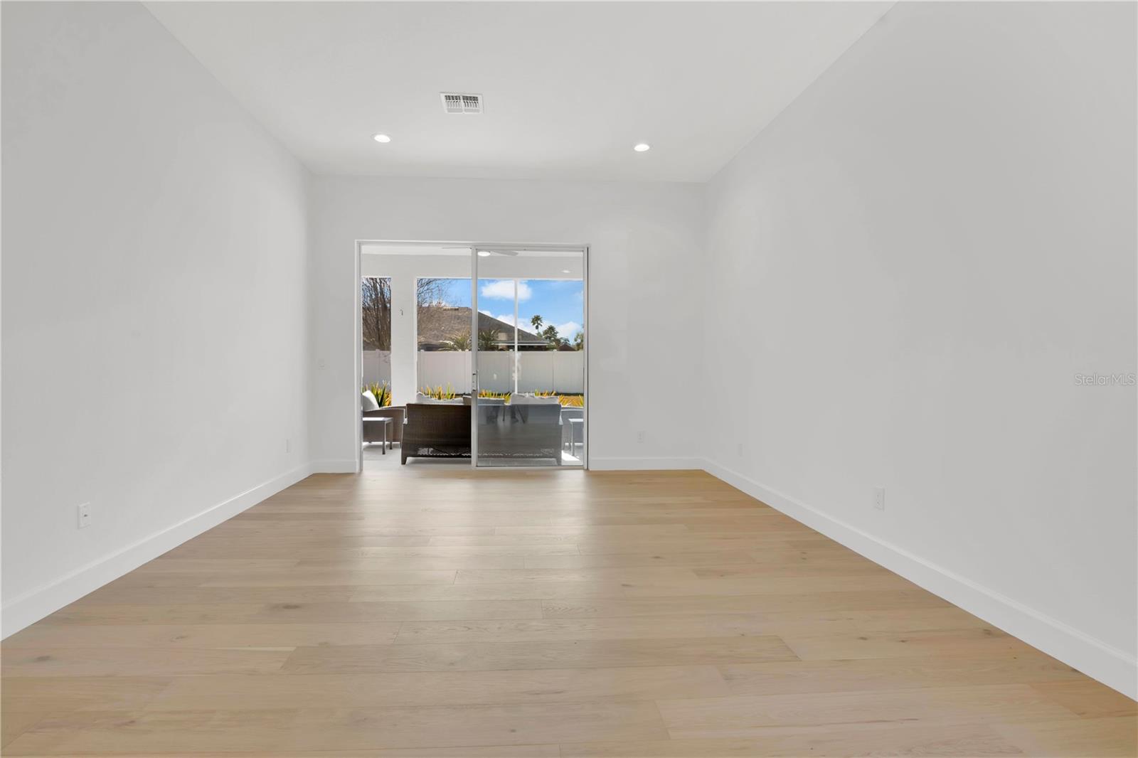 BROOKSTONE 43/47 - Residential