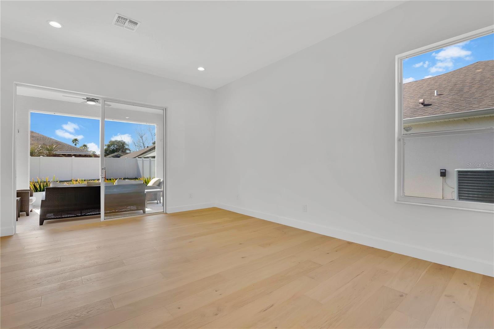 BROOKSTONE 43/47 - Residential