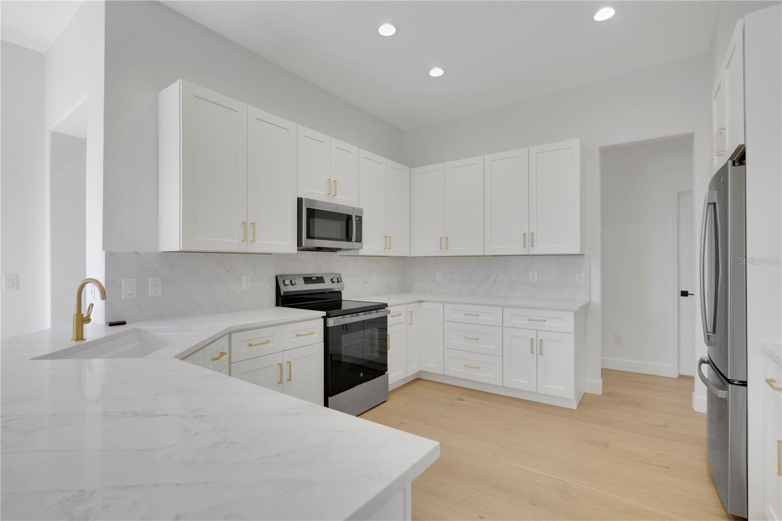 BROOKSTONE 43/47 - Residential